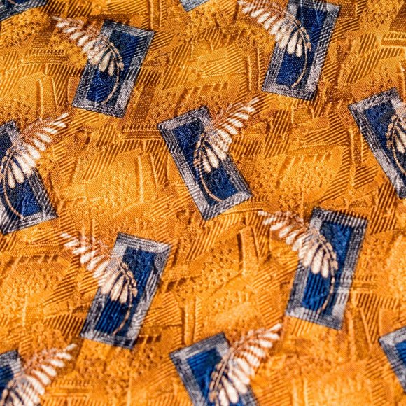 J.Z. Richards Gold Blue Foulard 100% Silk Mens Designer Tie USA - Picture 5 of 5